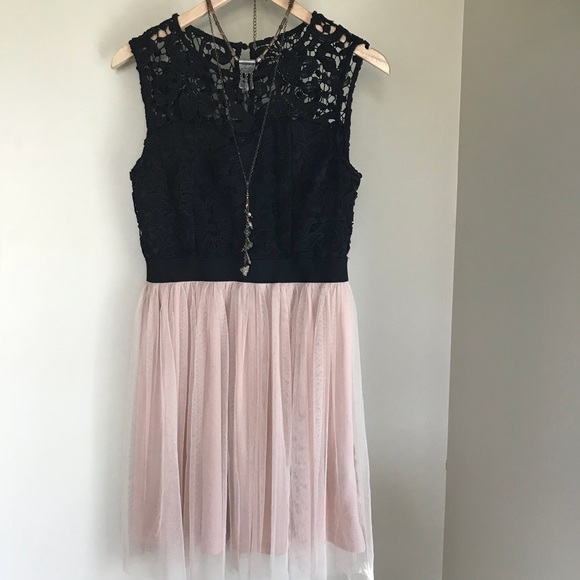 Forever 21 Dresses & Skirts - Forever 21 Sleeveless Lace tulle Dress L